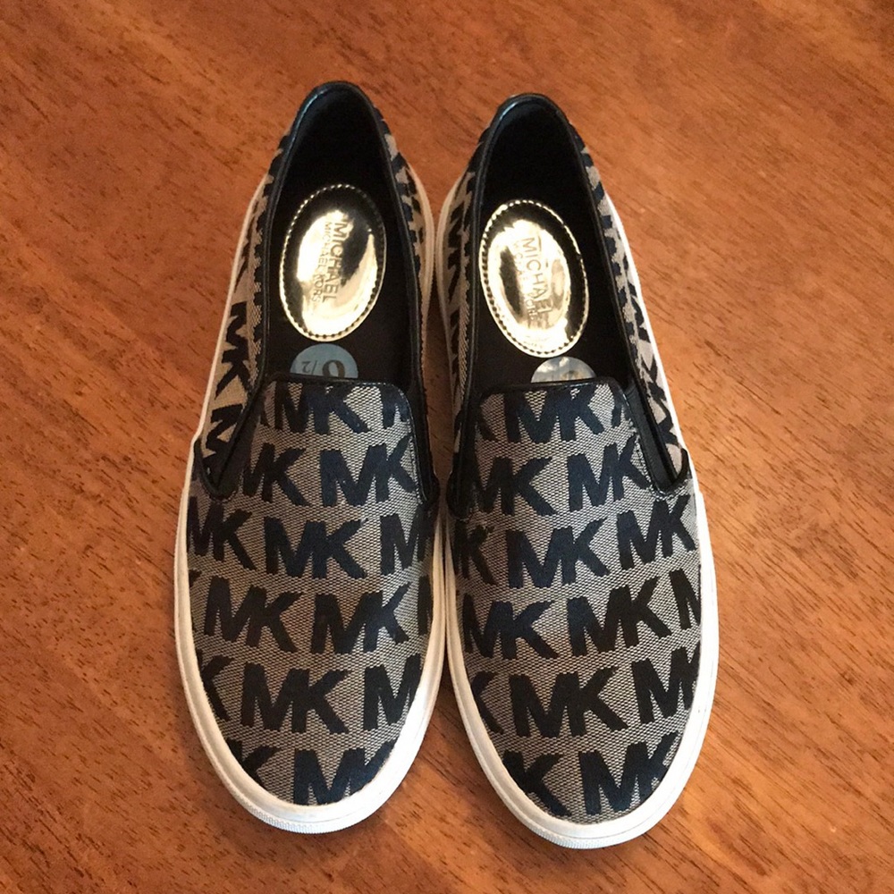 ⭐️MICHAEL KORS slip on’s / flats⭐️